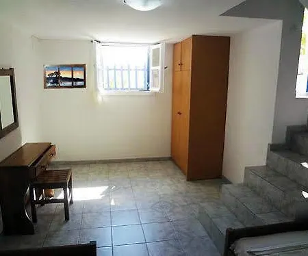 Charoula Apartamento *